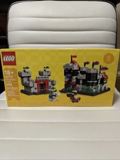 Mini Knights Castle LEGO GWP Limited Edition