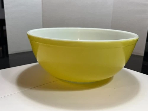 Vintage Pyrex 404 Yellow 4 Qt. Large  Nesting Mixing Bowl Primary Color USA