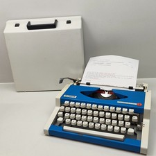 Olympia Traveller de Luxe Schreibmaschine Blau mit Koffer Vintage 70er
