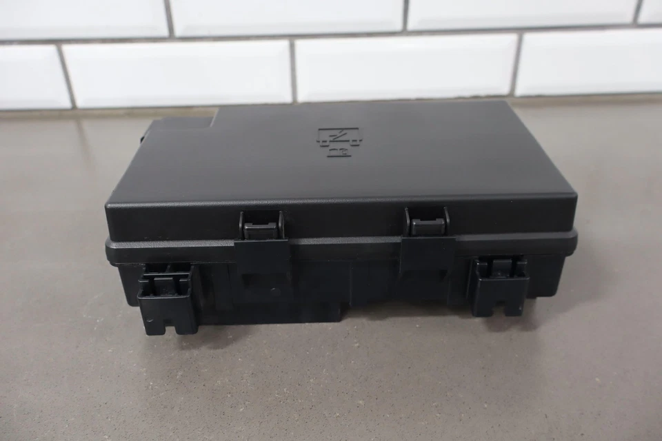 Jeep Grand Cherokee SRT-8 2014 6,4 L 392 TIPM módulo de potencia totalmente integrado Foto 4 de 4