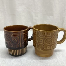 VINTAGE BROWN STACKABLE COFFEE MUGS ONE LIGHT BROWN ONE DARK BROWN 