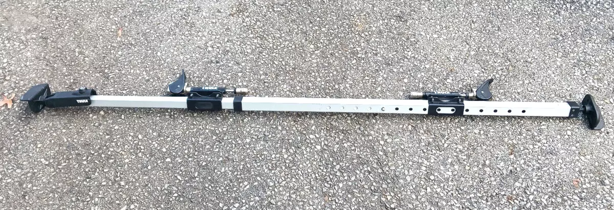 THULE 822 TELESCOPING PICK UP TRUCK BED RIDER TWO BIKE LOCKING
