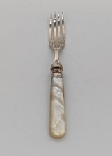 Rara forchetta vittoriana Philip Ashberry placcata argento con manico in madreperla 