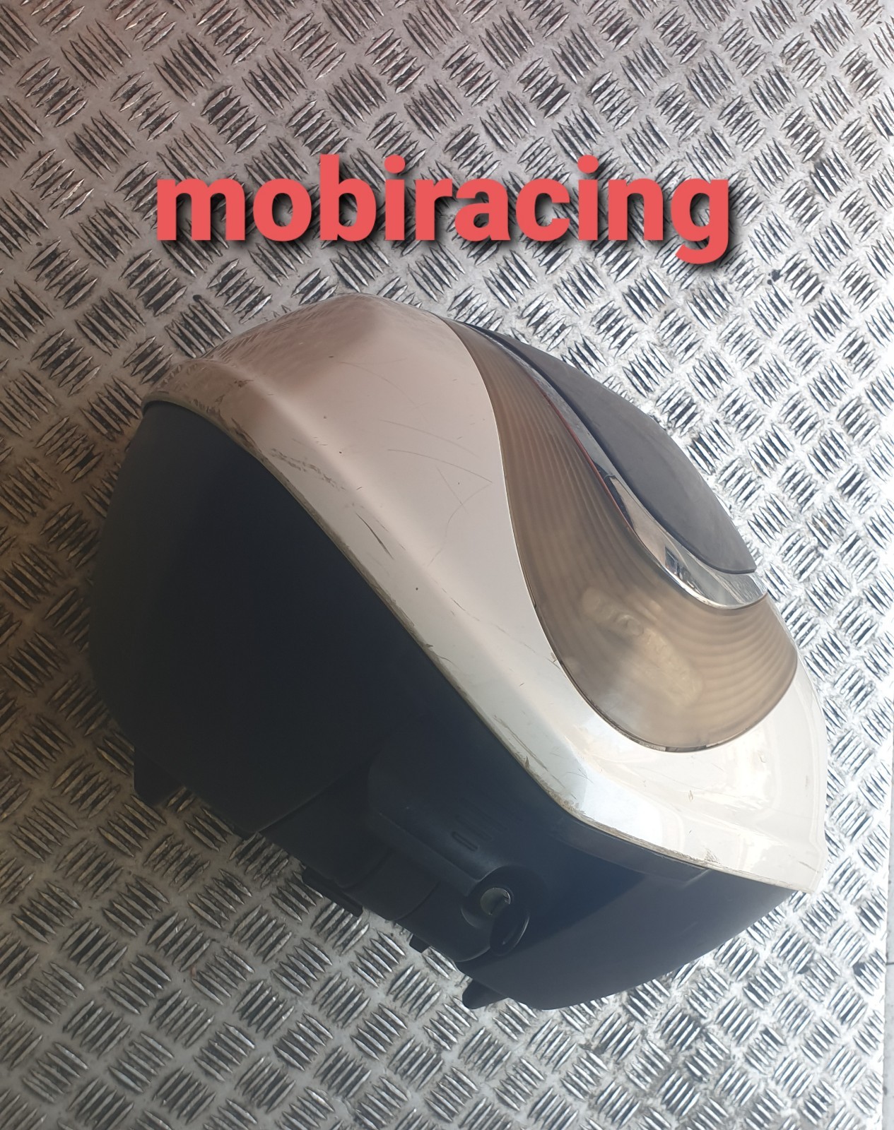 Foto 1 di 8