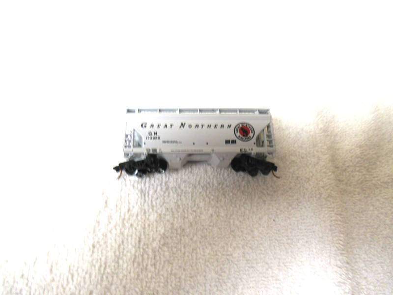 N SCALE ATLAS USA GREAT NORTHERN 173858 2 BAY CENTERFLOW