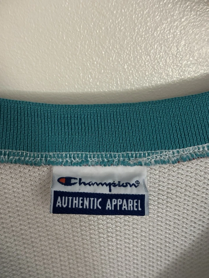 Camiseta deportiva vintage de los 90 Mike Bibby Vancouver Grizzlies Champion blanca rara Foto 3 de 4