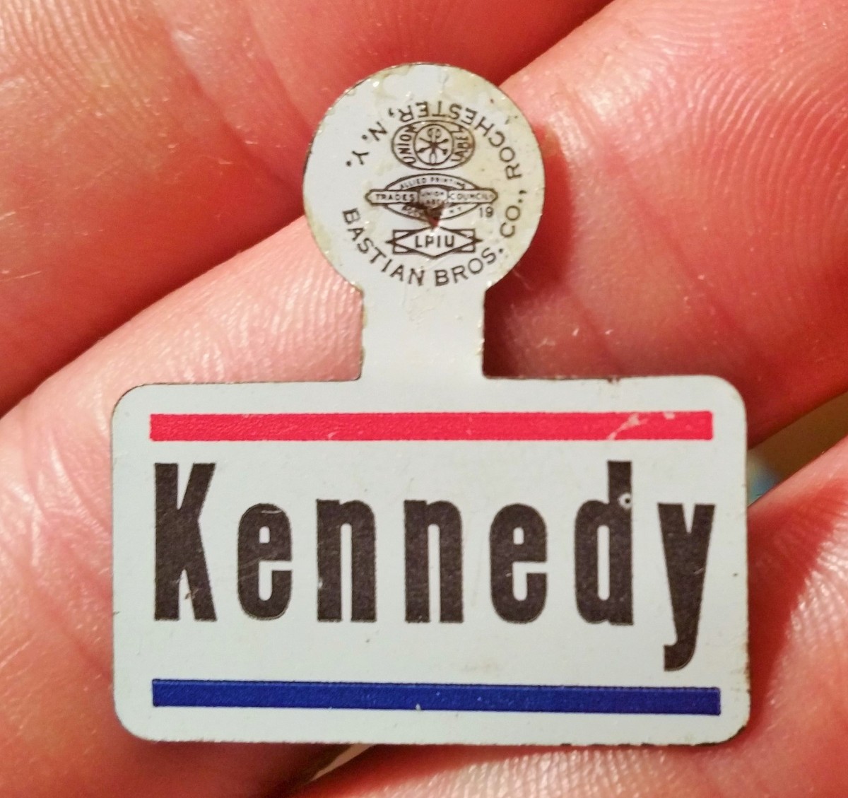 68 PRESIDENT robert kennedy vtg tin litho metal campaign pin