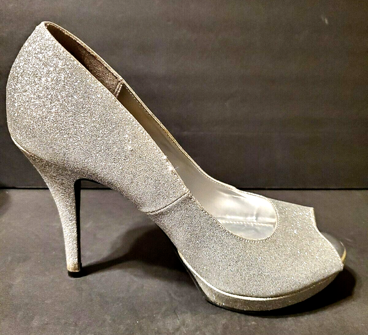 Women's Fioni Silver Glitter Platform Heels Size 7.5 4.5 Inch