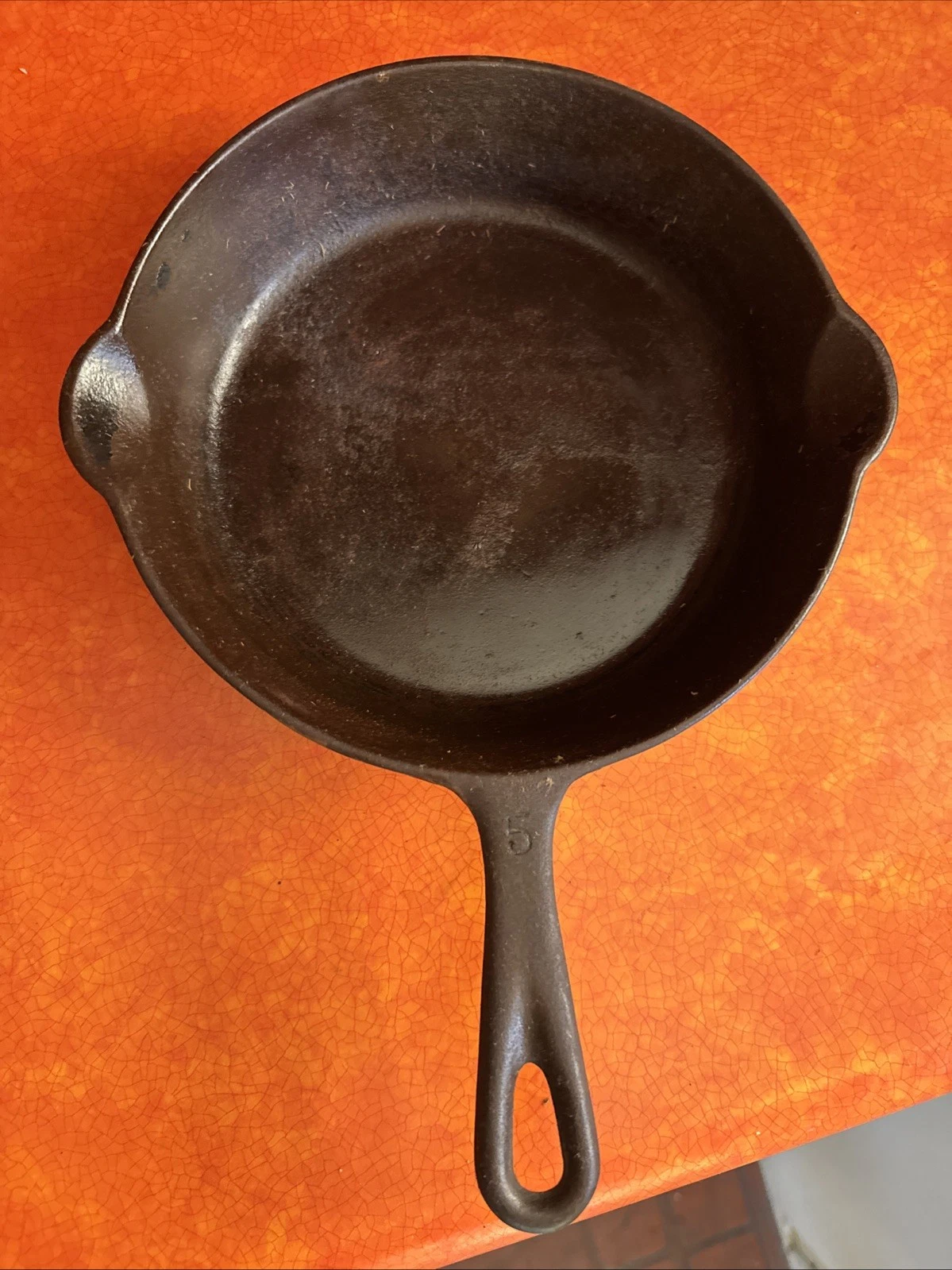 “Mi-Pet” Western Foundry Co, Chicago Cast Iron Skillet #5 8 Inch Lays Flat