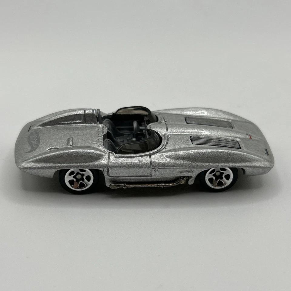 2002 Mattel Hot Wheels Corvette Stingray 3/42 Silver Diecast Metal Racing Car - Image 3 of 4
