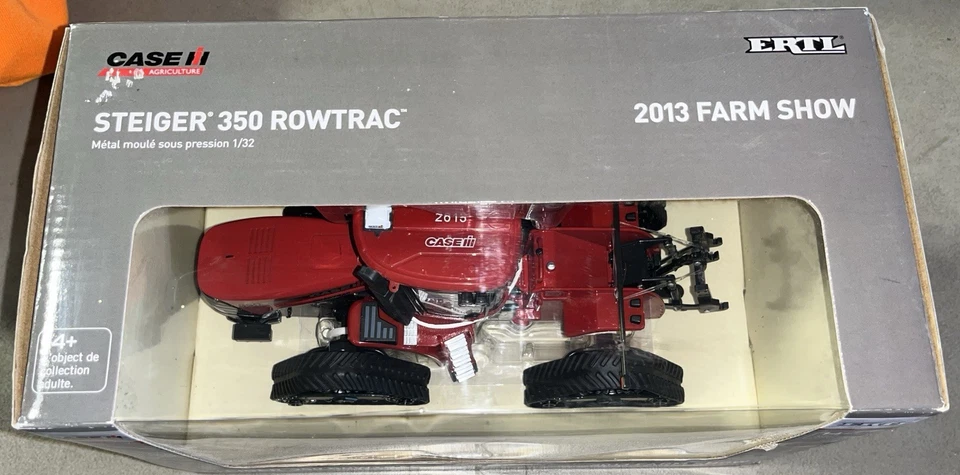 ERTL Case IH Steiger 350 Quadtrac  2013 Farm Show Edition Tractor 1/32 - Image 3 of 4