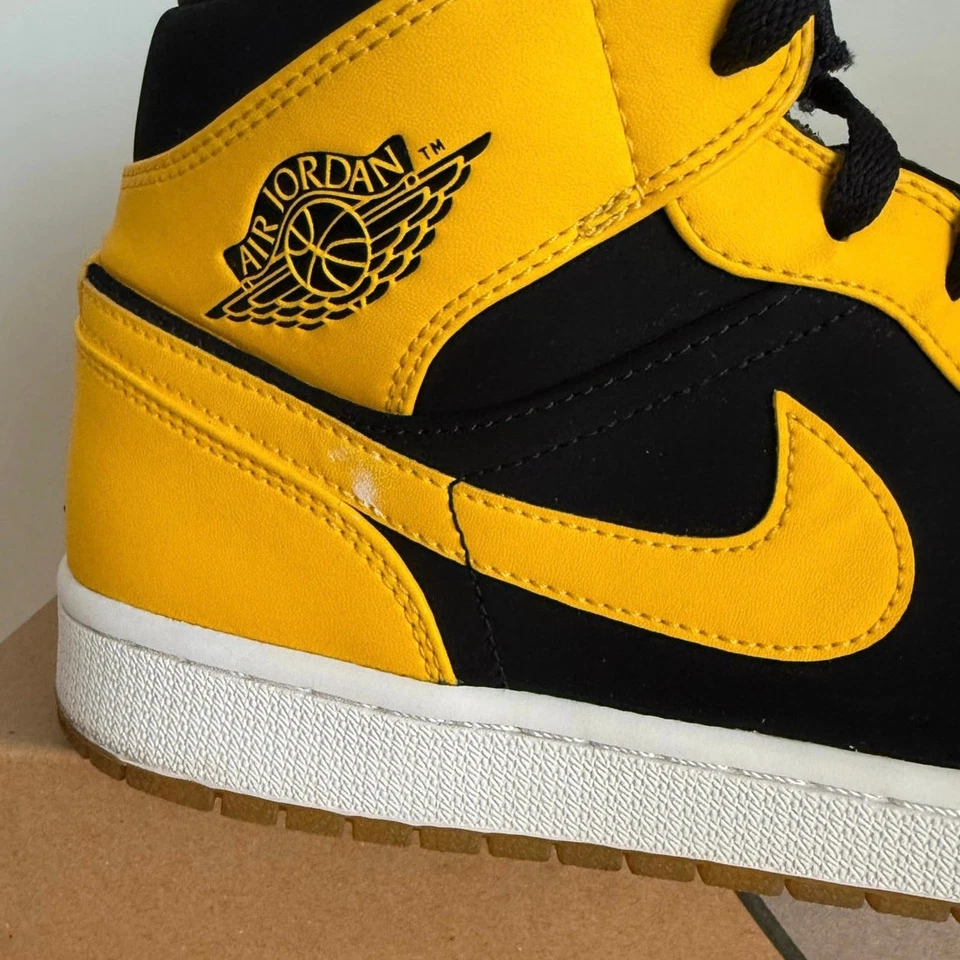 Nike Air Jordan 1 Retro Mid 'New Love' Men Sneakers 554724-035 - SZ 11  - Image 3 of 4