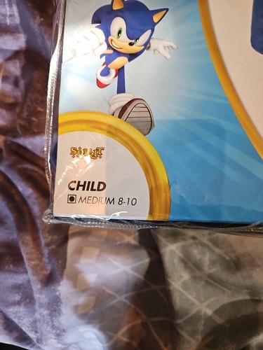 Sonic the Hedgehog Kinderkostüm mit angenähtem Schwanz und Maske und Zubehör - Bild 4 von 5