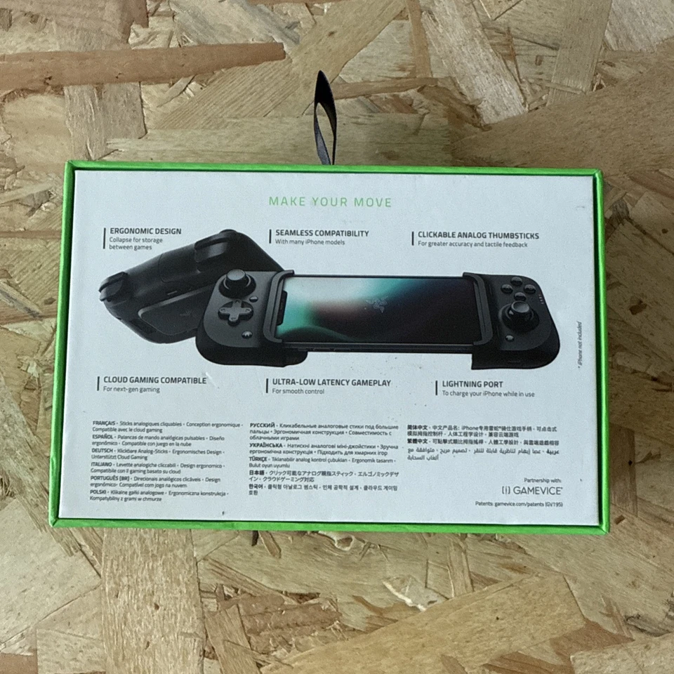 RAZER KISHI FOR IPHONE (LIGHTNING) UNIVERSAL SMARTPHONE GAMING CONTROLLER PAD - Image 2 of 4