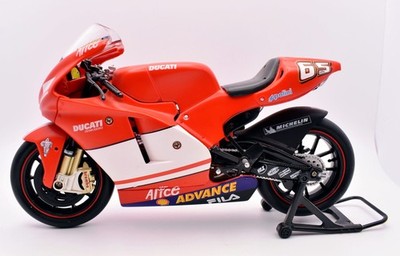 Ducati Desmosedici GP Loris Capirossi Model Bike 1:12 Scale Motorcycle Model