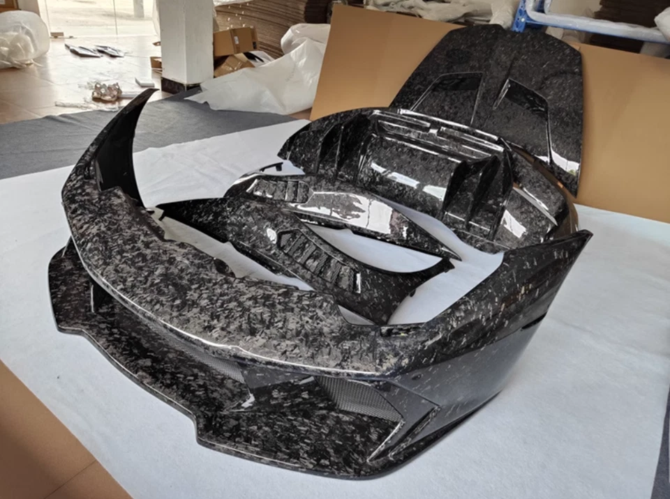 Guardabarros lateral de ventilación de flujo de aire estilo V patrón forjado para Lamborghini Huracan 14-2021 Foto 4 de 4