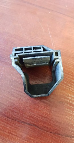 BMW 1 3er E81 E82 E87 E92 E93 Kühler Kühlerhalter unten 7526443