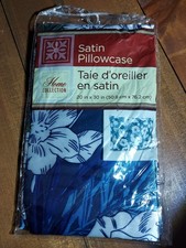 Home Collection 20" x 30" Queen Satin Pillowcase Blue/White Flowers - New