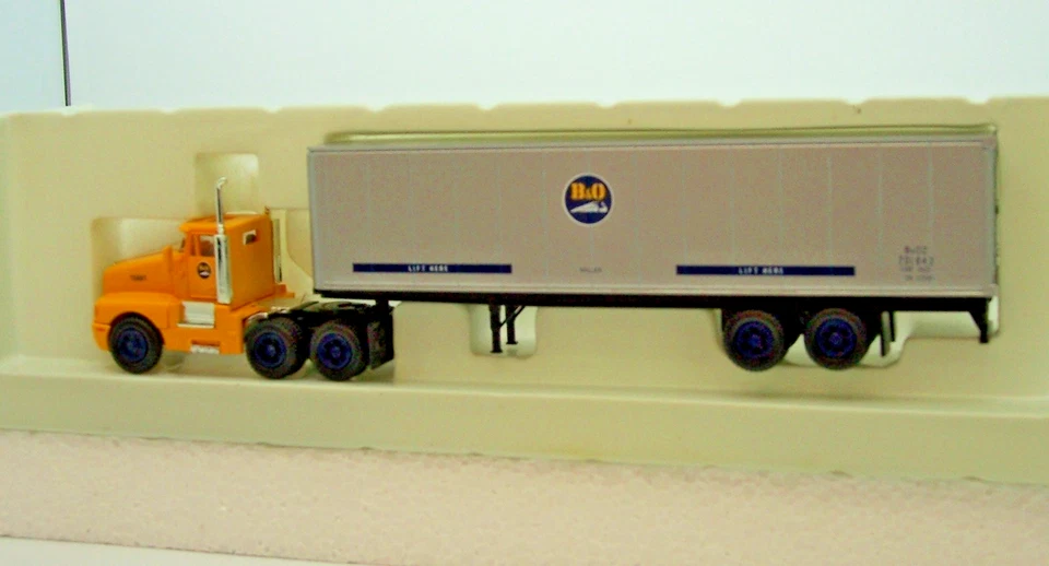 KENWORTH SEMI TRACTOR /TRAILER"YELLOW" 1:87  B&O DAYCAB #15001 - Image 3 of 3