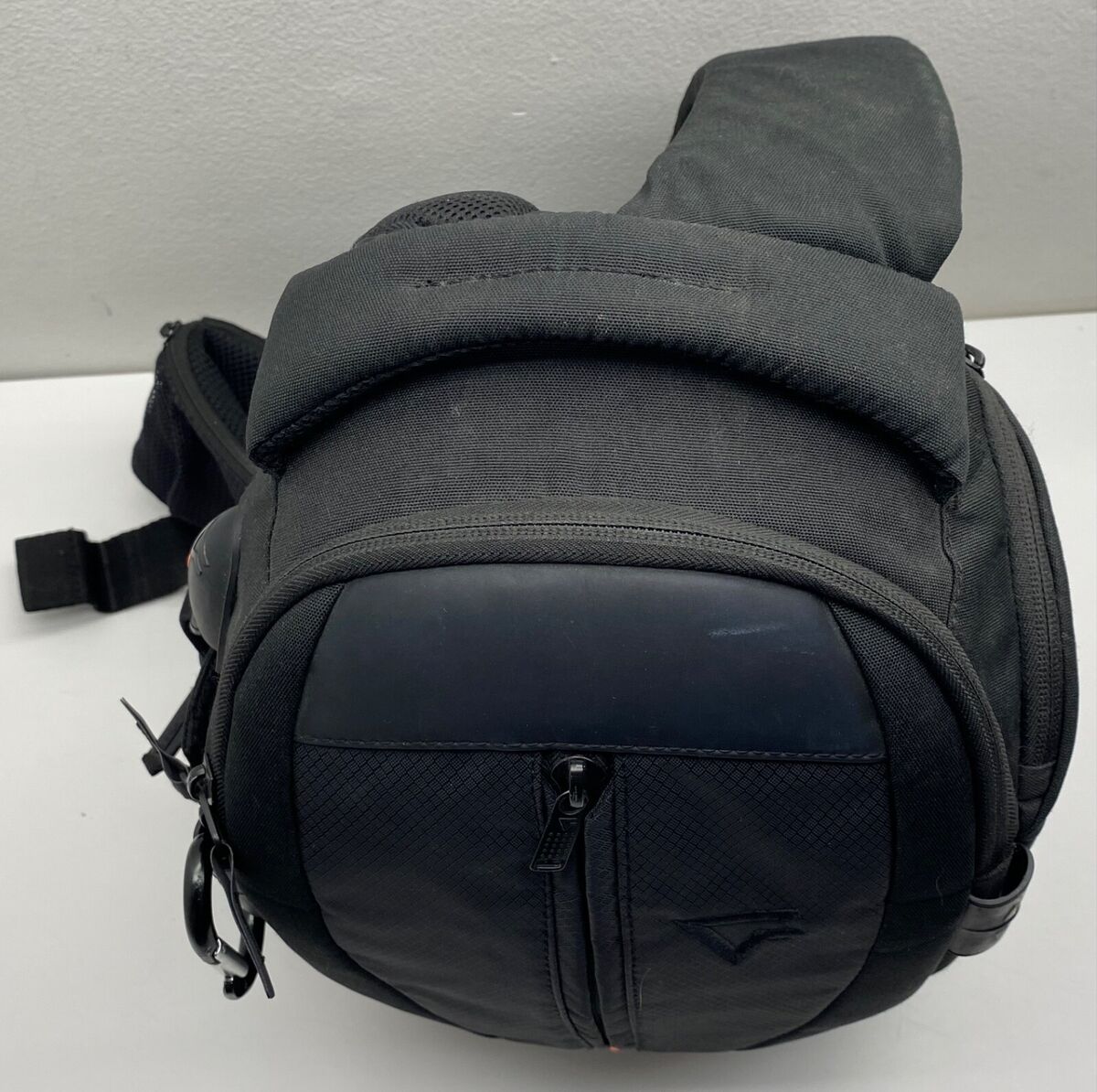 Vanguard UP-RISE34 Crossbody Camera Backpack Padded Air Vanguard UP-RISE34 Crossbody Camera Backpack Padded Air