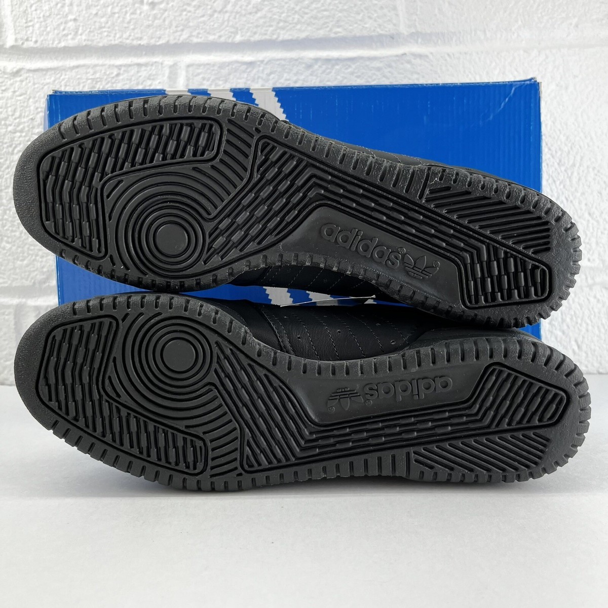 adidas Men Yeezy Powerphase (Black / Core Black)