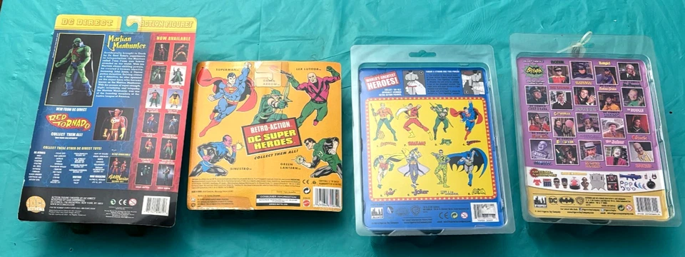 4 figuras de acción cardadas/selladas - Joker Catwoman FLECHA VERDE cazador marciano Foto 2 de 4