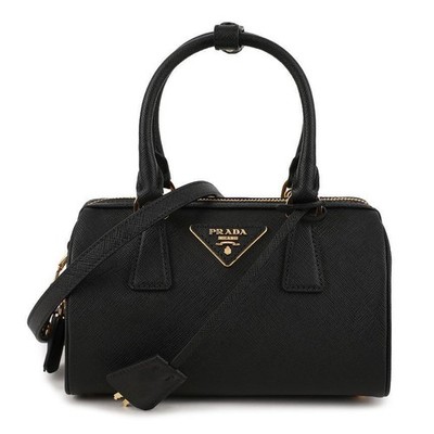 Prada Tasche Mini Triangle aus Saffiano 152752395