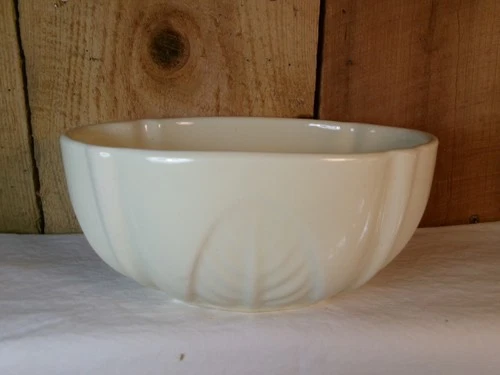 Vintage Haeger USA 231 Art Pottery Glazed Off White Leaf Oval Bowl Planter