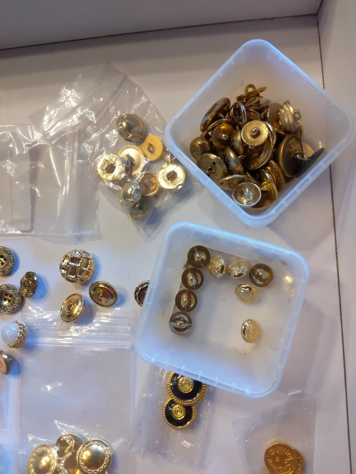 Konvolut Goldfarben Knöpfe. Verschiedene Größen und Formen  - Bild 3 von 4