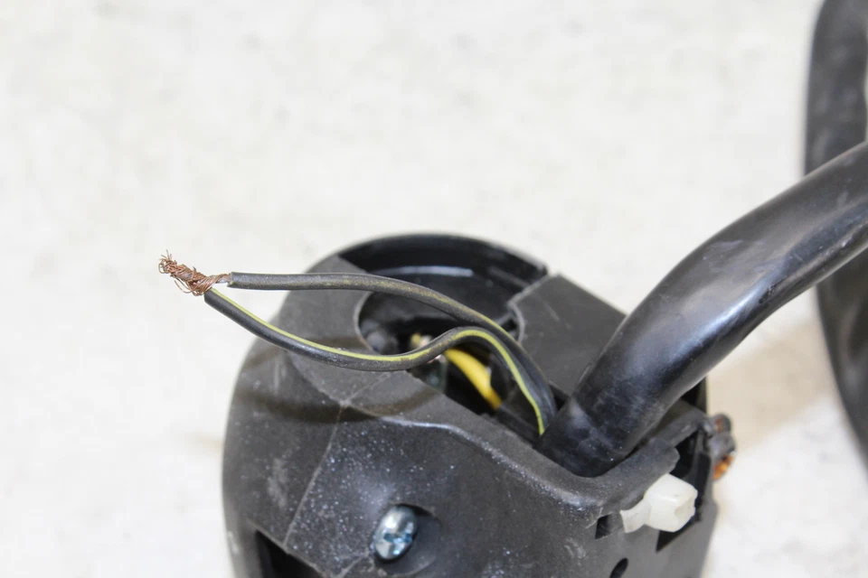 Suzuki Bandit 600 GSF600S 1998 clip izquierdo mango bocina señales interruptor interruptores Foto 3 de 4