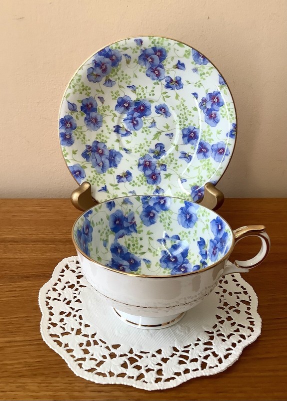 VTG Bartley International “Forget-Me-Not" Bone China Tea Cup & Saucer UK 🇬🇧