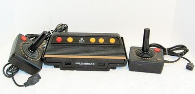 Atari Flashback 3 With Built-in Games Two Controller Classic Console Works