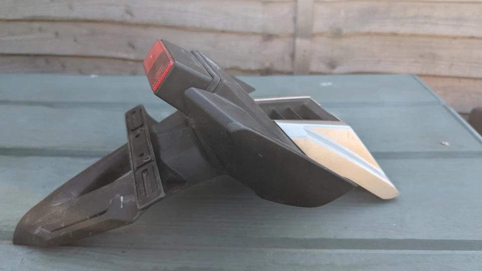 Soporte de matrícula GSXR GSX-R 1000 2009-2016 FABRICANTE DE EQUIPOS ORIGINALES  Foto 2 de 3