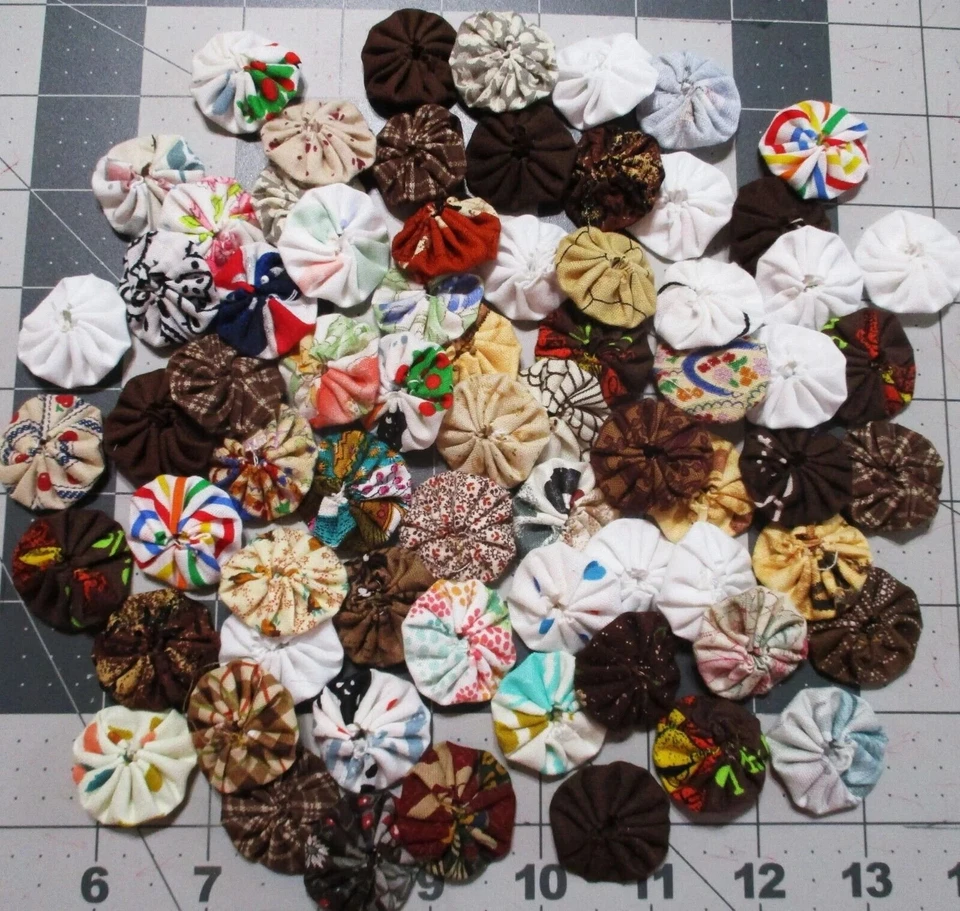 70 apliques de tela neutra de algodón Yoyos yo yos hechos a mano yo-yo 1 pulgada cada uno Foto 2 de 4