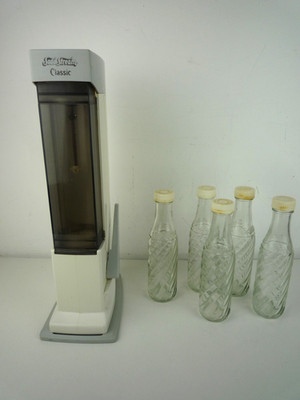 VINTAGE 1980er ORIGINAL SODA STREAM CLASSIC & 5 GLASFLASCHEN & DECKEL & GAS