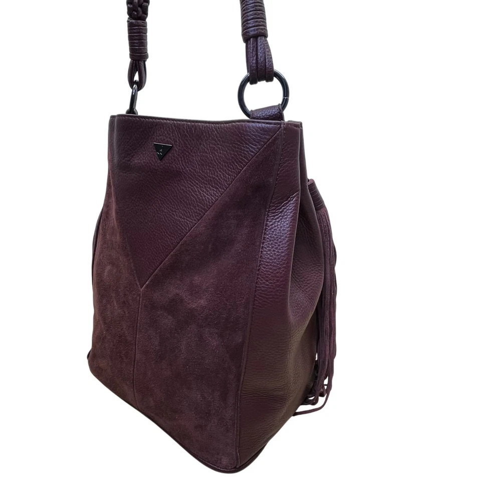 Bolso de Mano Sam Edelman Para Mujer Borgoña Gamuza y Cuero Asas Trenzadas Borla” Foto 2 de 4
