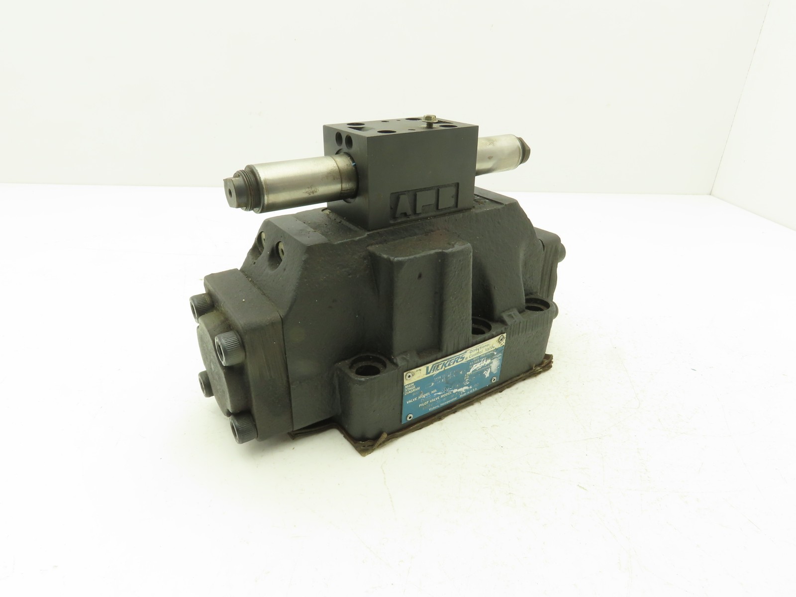 Vickers DG5S-8-6CTM-FTWL-B5-30 Directional Control Solenoid Valve *No Coils*