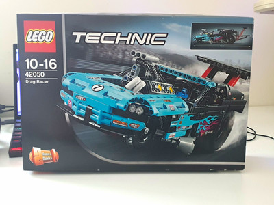 LEGO Technic Drag Racer 42050 2-in-1 Set in Schachtel, Alter 10 16