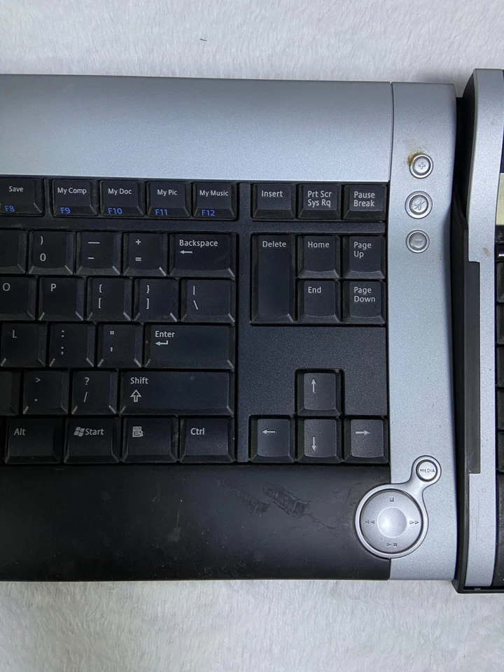 LOGITECH DiNovo Cordless Desktop Keyboard Numeric Pad Mouse & Mini Receiver 2004 - Image 3 of 4