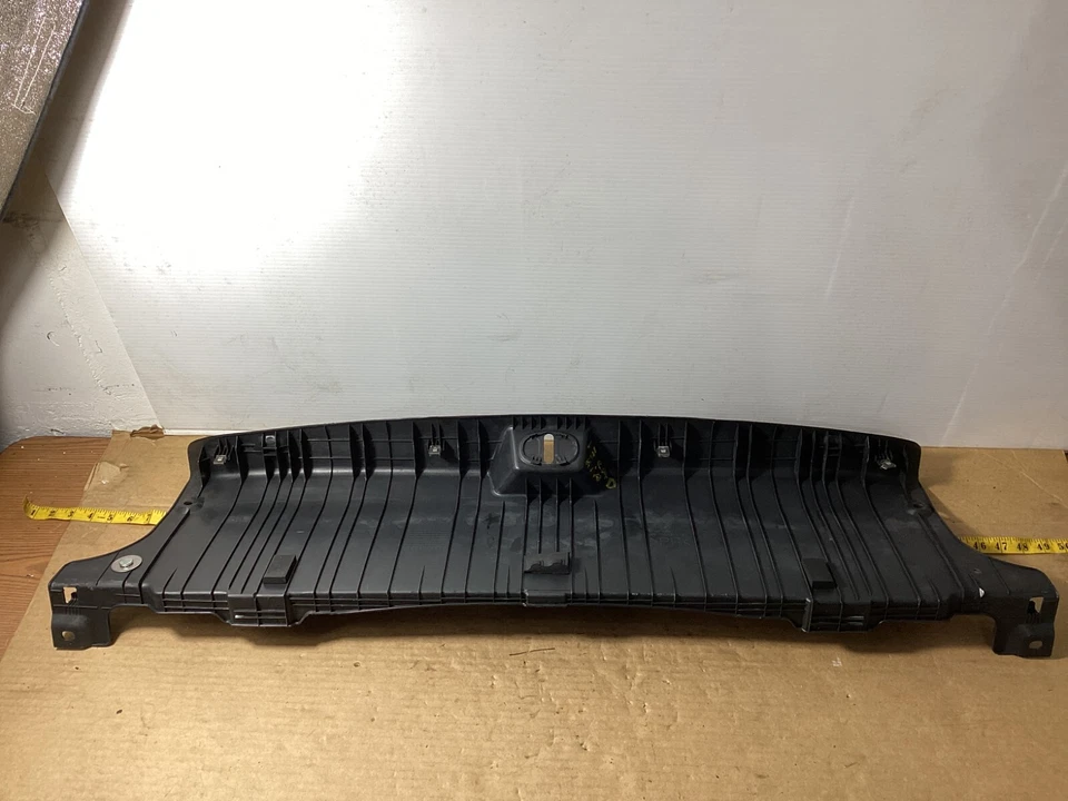 2014-2016 KIA CADENZA MALETERO TRASERO PESTILLO CUBIERTA UMBRAL PLACA DE DESGASTE 85770-3R000 OEM. Foto 2 de 4