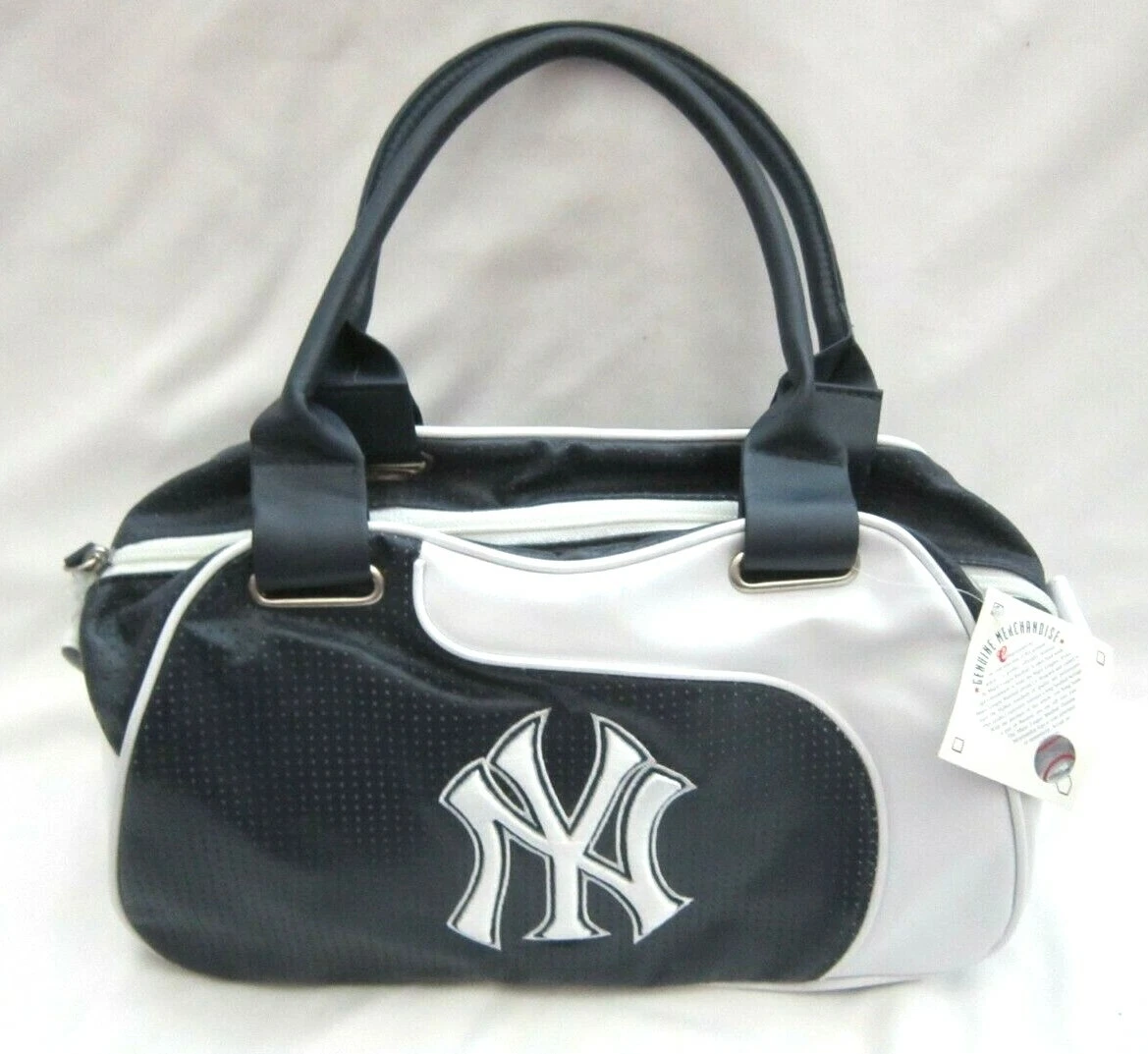 Lids New York Yankees Dooney & Bourke Game Day Crossbody Purse |  CoolSprings Galleria