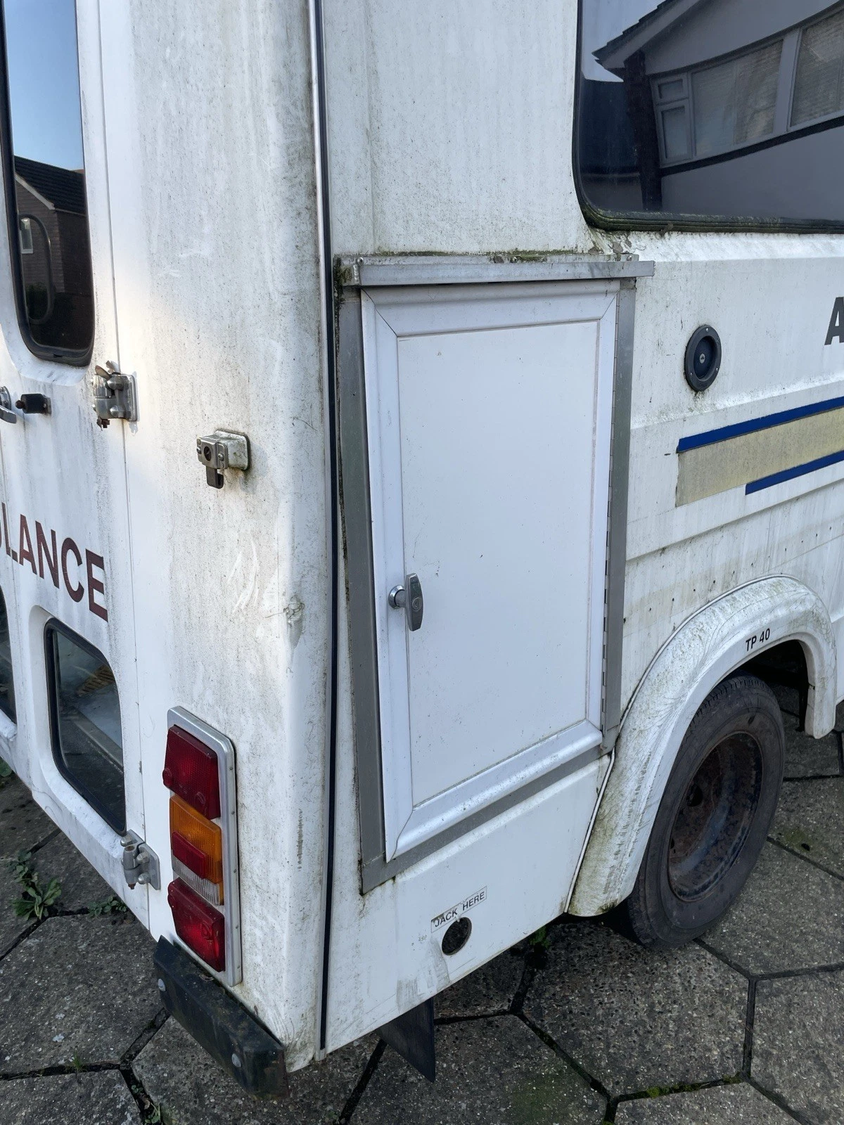 BEDFORD CF AMBULANCE FOOD TRUCK PROJECT 1982 - Picture 5 of 14