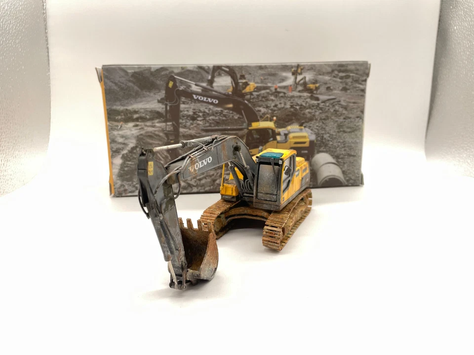 Volvo EC220D Crawler Excavator Muddy Verison 1/50 Scale DieCast Model Gift - Image 4 of 4