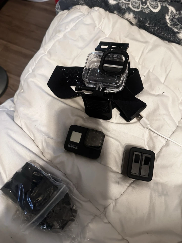 Cámara GoPro 8 Hero con accesorios y batería Foto 3 de 4