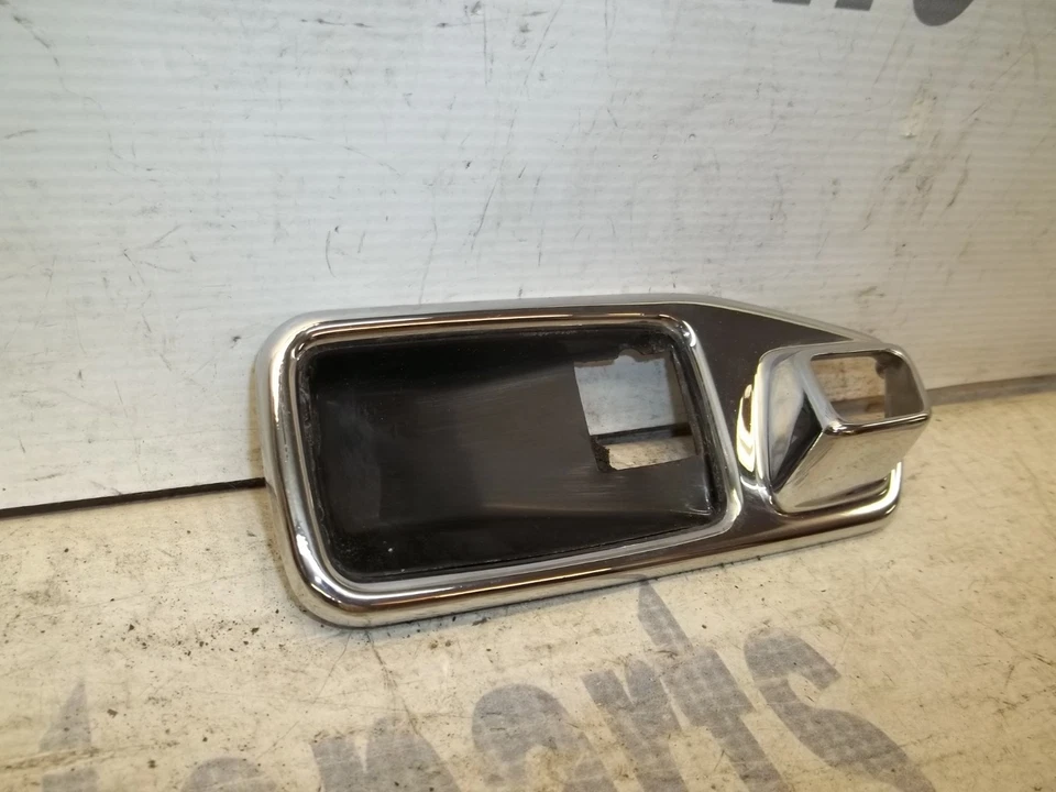 Bisel de moldura de manija de puerta trasera o delantera izquierda lado conductor mercedes-benz w123 77-85 Foto 3 de 4