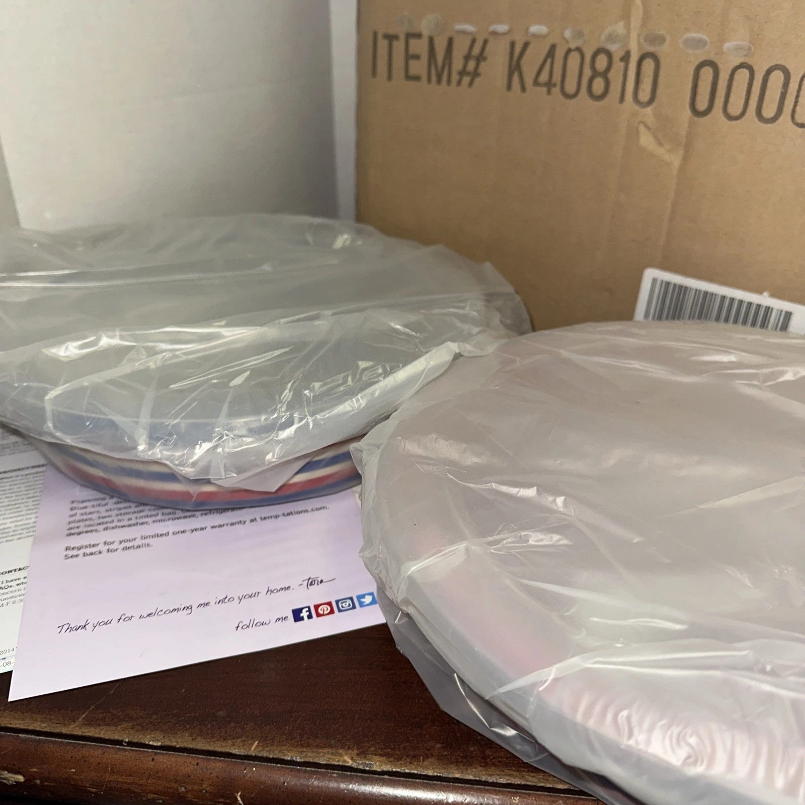 Temptations by Tara Pie 9" Dish Fluted Red White & Blue Set Of 2 W/ Lids NIB