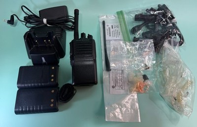 Vertex Standard VX-261-G7-5 2 way radio 16 channels - accessories and 2 chargers
