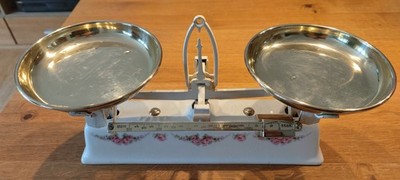 Roesler Laufgewichtswaage Rosenmuster ca. 1910/1920