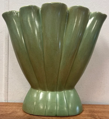 Large MCM Vintage Red Wing USA Pottery 416 Gladiola Fan Vase Green