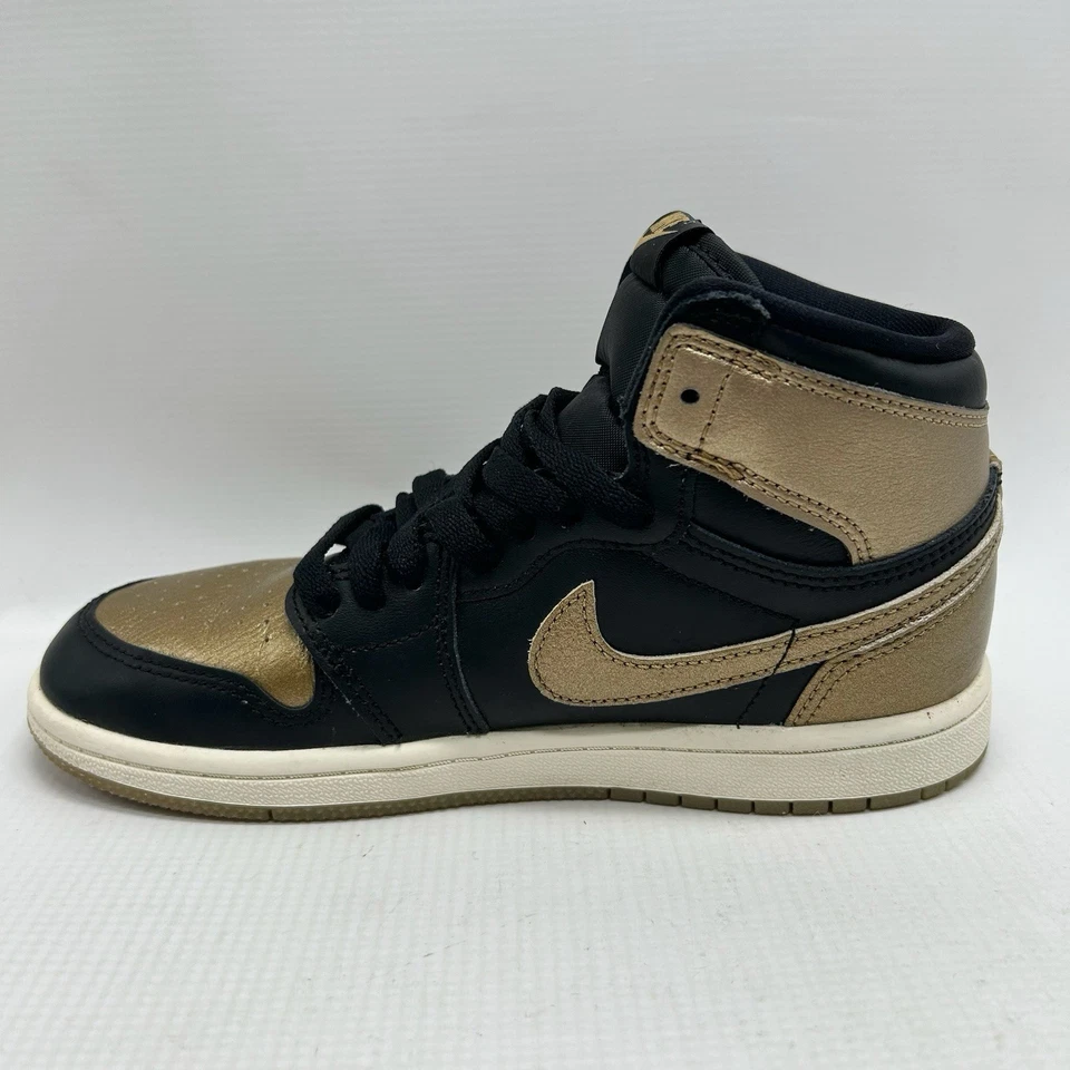 Air Jordan 1 Retro Alto OG Negro Metálico Dorado Preescolar Talla 2.5Y FD1412-071 Foto 4 de 4